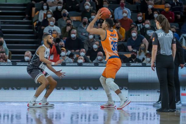 就有某地中 就有某地中